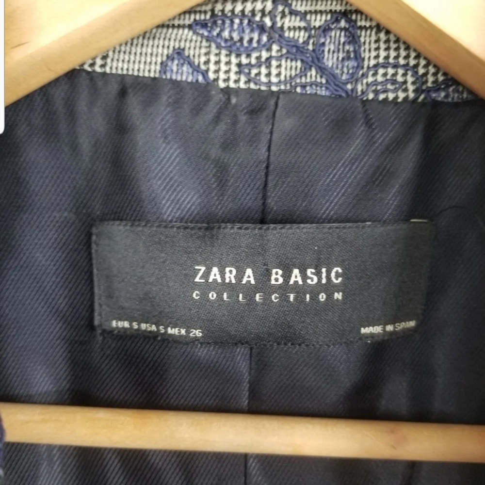 Zara Gray and Blue Floral Blazer - Picture 11 of 11
